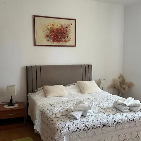 Duje Апартаменты *