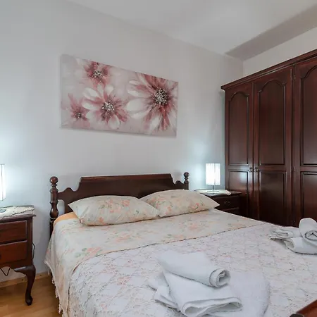 Duje Apartment *