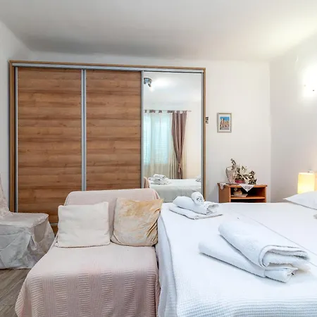 Duje Apartment Trogir