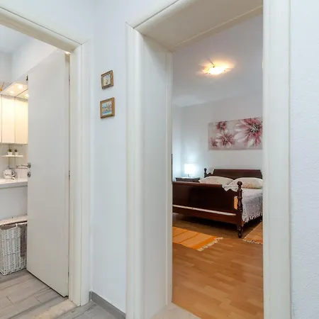 Duje Apartment Trogir